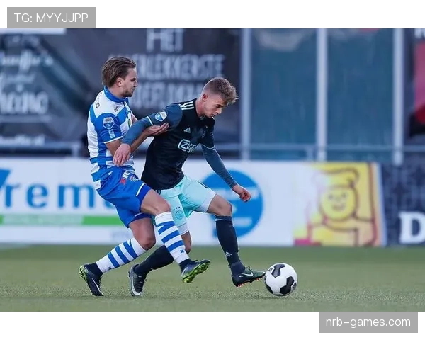 荷兰足球俱乐部海伦芬宣布与主帅范武德续约至2027年