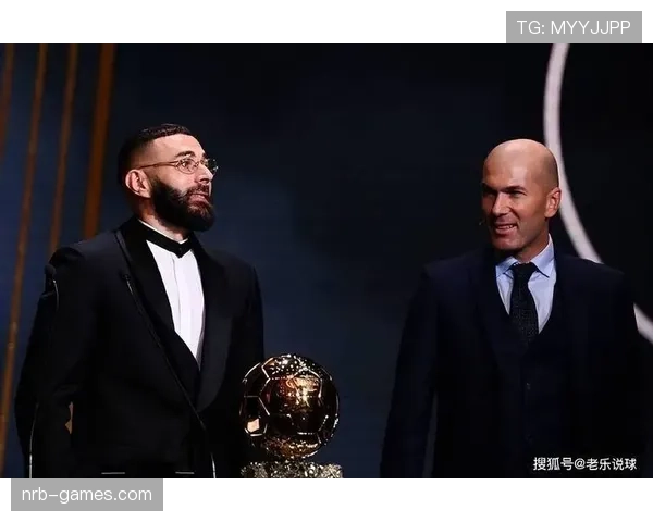 本泽马 vs 齐达内:进攻核心与中场大师的战术角色差异 本泽马 vs 齐达内:进攻核心与中场大师的战术角色差异