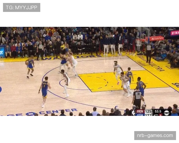 里夫斯挡拆吸引防守为詹姆斯拉开空位比首发时更稳